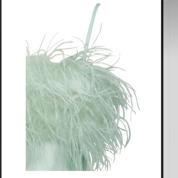 MISS CIRCLE - Picture 3 of 11